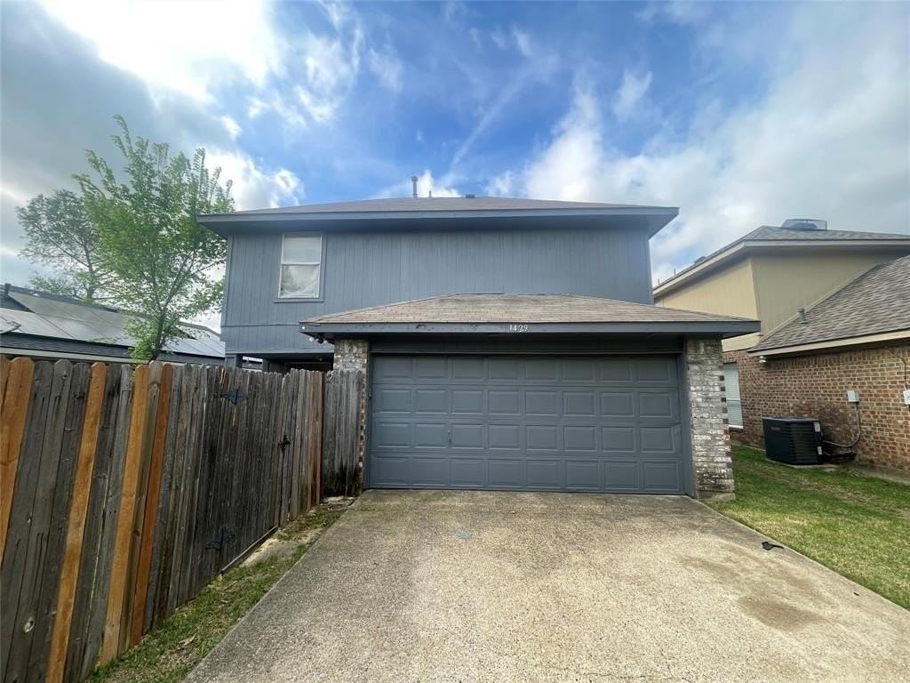 1429 Juniper Ln - Photo 3 of 21