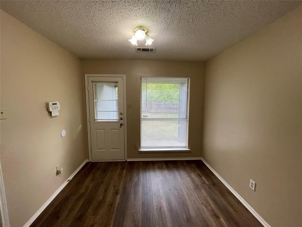 1429 Juniper Ln - Photo 5 of 21