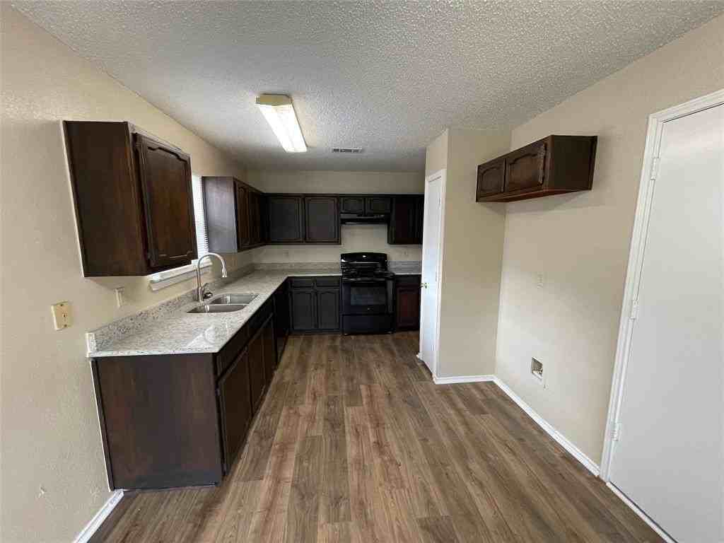 1429 Juniper Ln - Photo 6 of 21