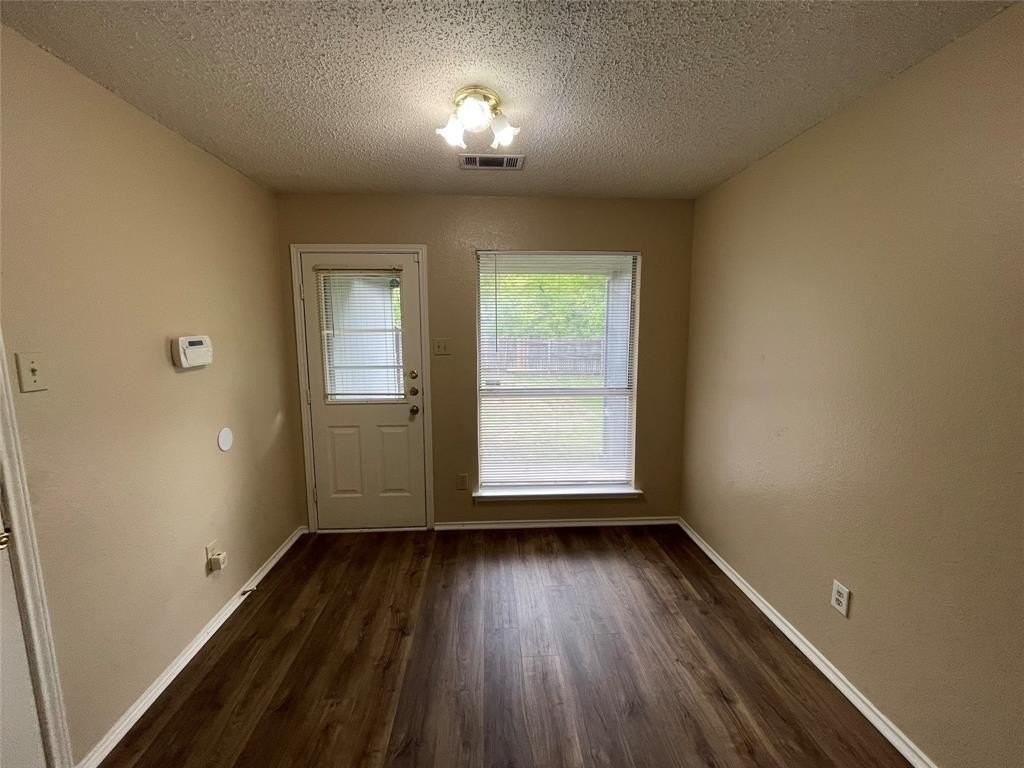 1429 Juniper Ln - Photo 7 of 21