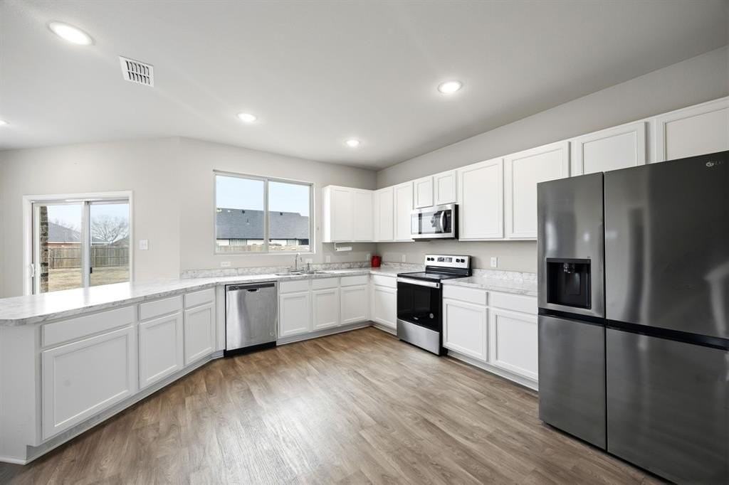 1305 Benwick Dr - Photo 6 of 17