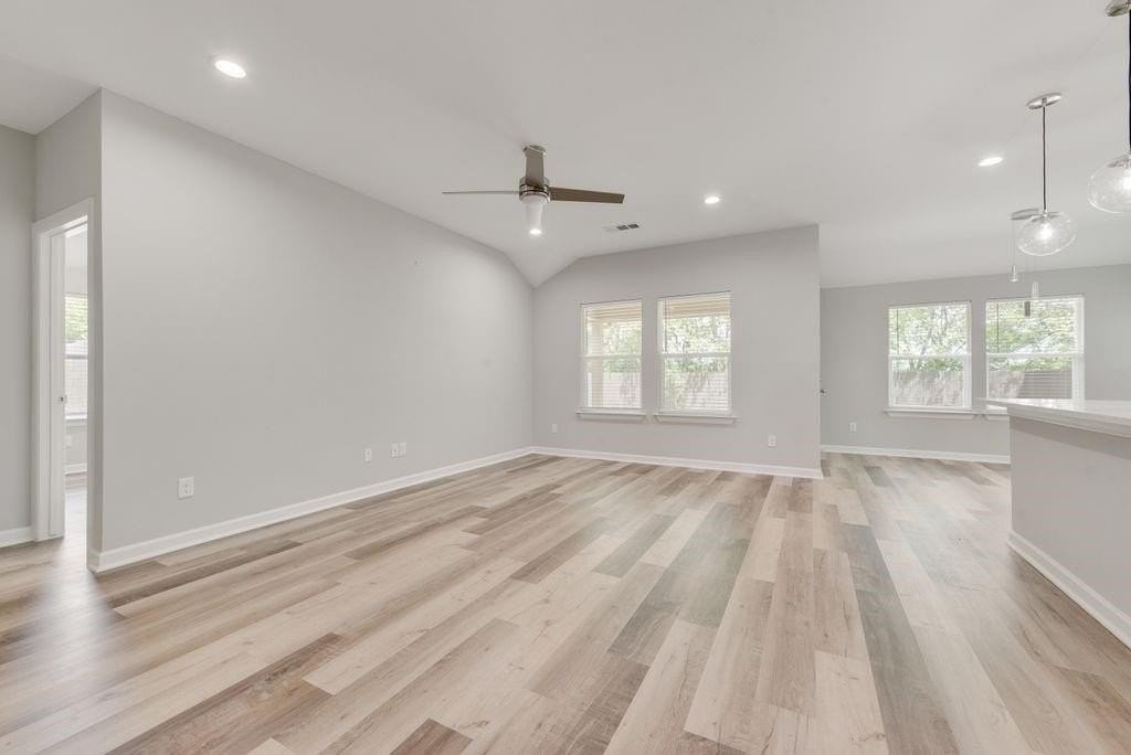 412 Town North Dr - Photo 6 of 26