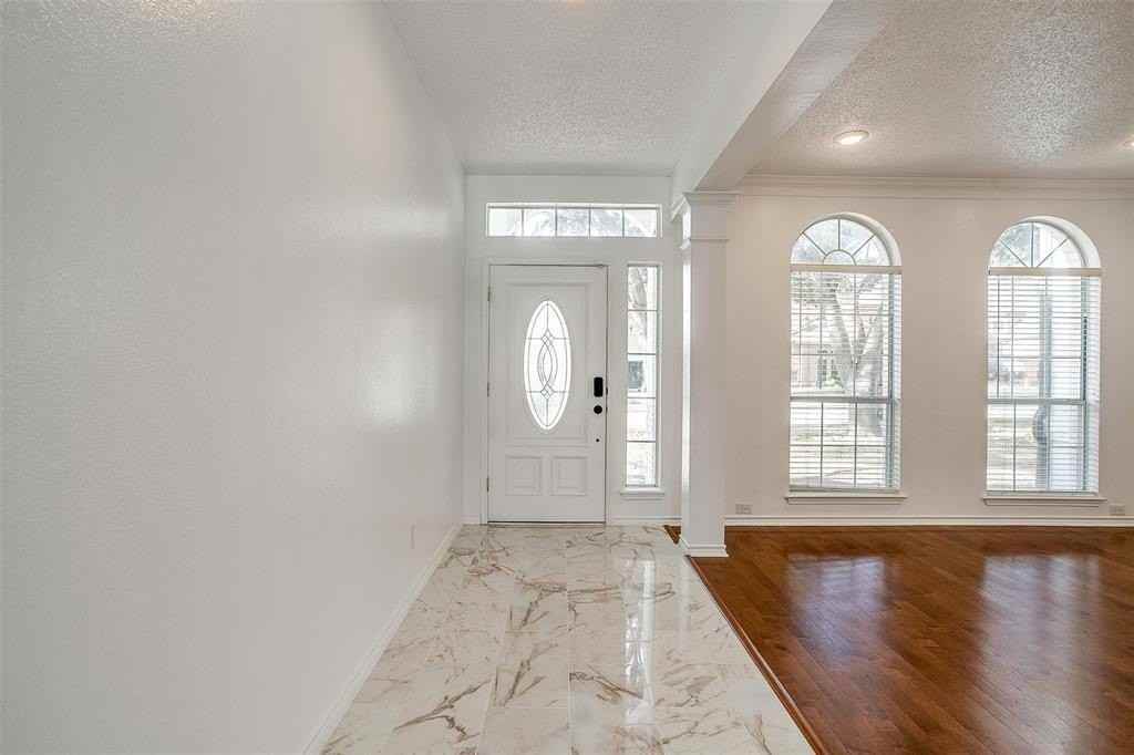 4201 Fair Oaks Dr - Photo 4 of 38