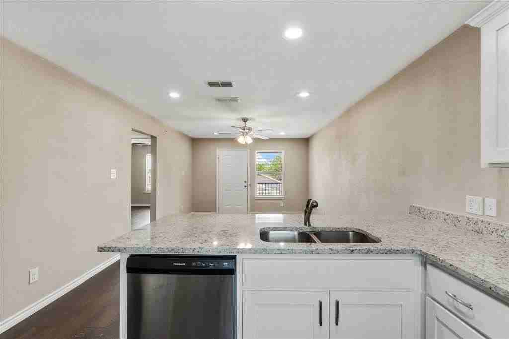 1406 Courtney Pl #A - Photo 7 of 27