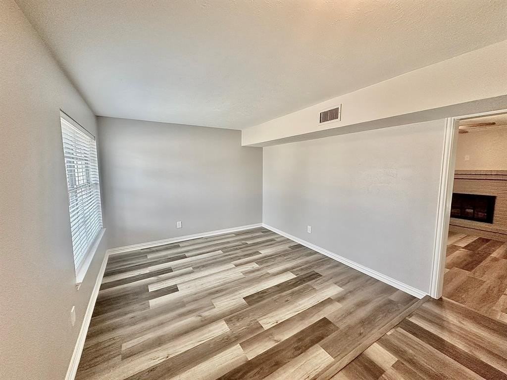 4304 Jenny Ln - Photo 3 of 27