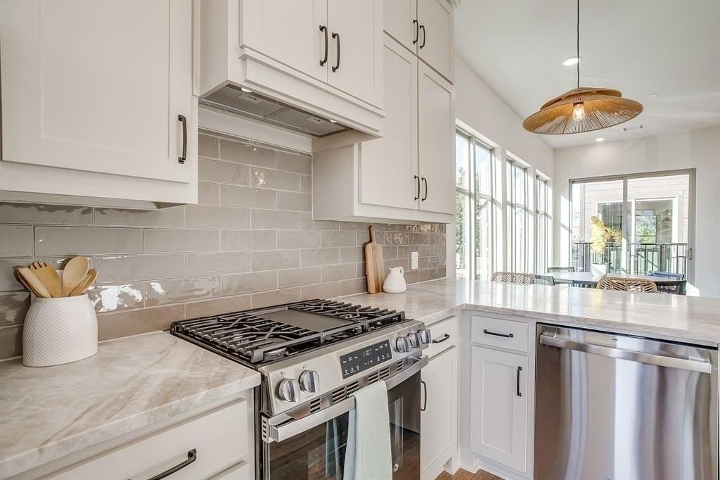 2824 Weisenberger St #102 - Photo 3 of 37