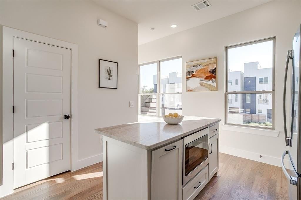 2824 Weisenberger St #102 - Photo 6 of 37