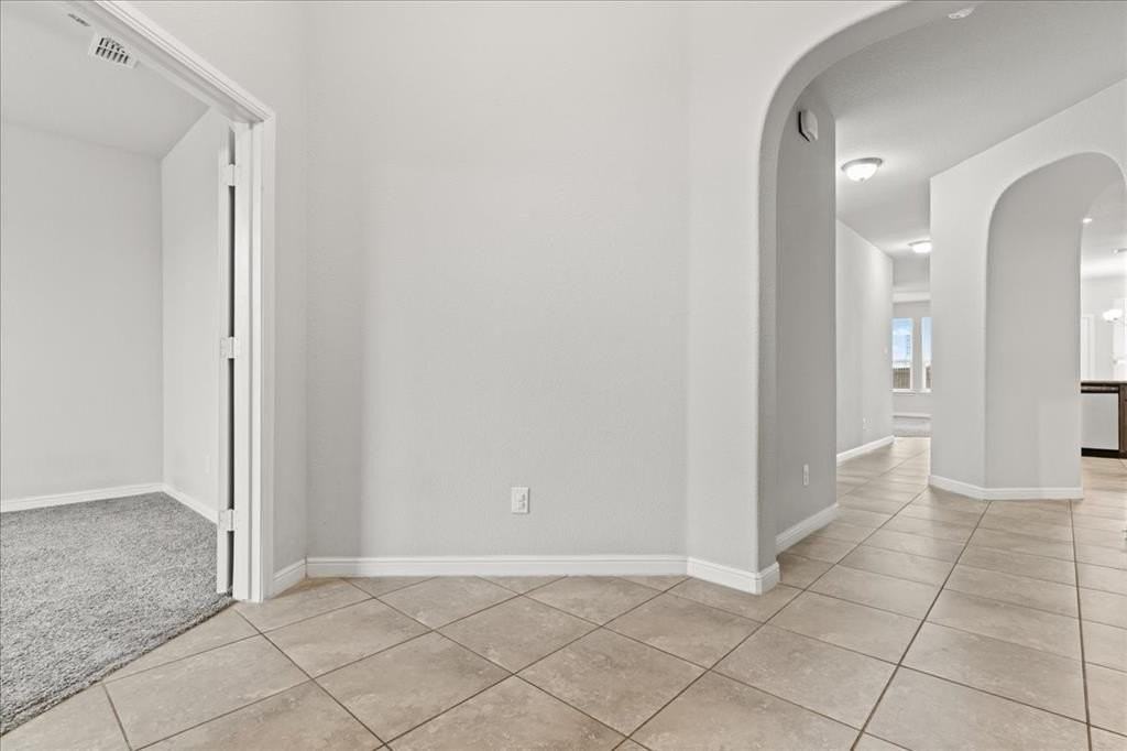 1117 Scotney Ln - Photo 4 of 24