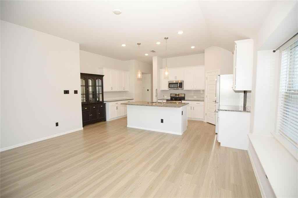 313 Crescent Ave - Photo 6 of 36