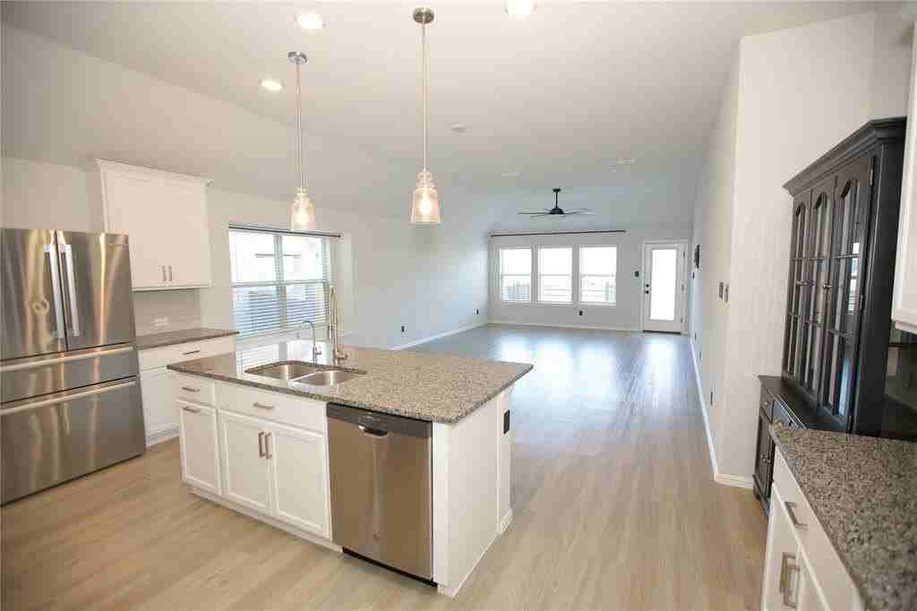 313 Crescent Ave - Photo 7 of 36