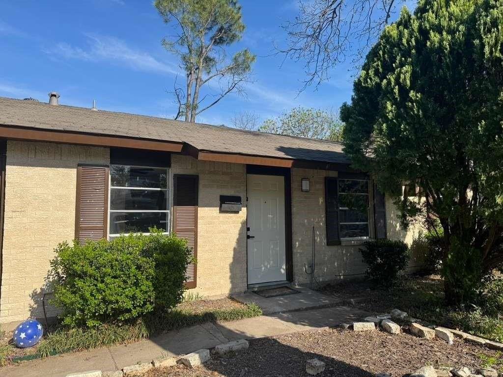 302 Independence Dr - Photo 2 of 17