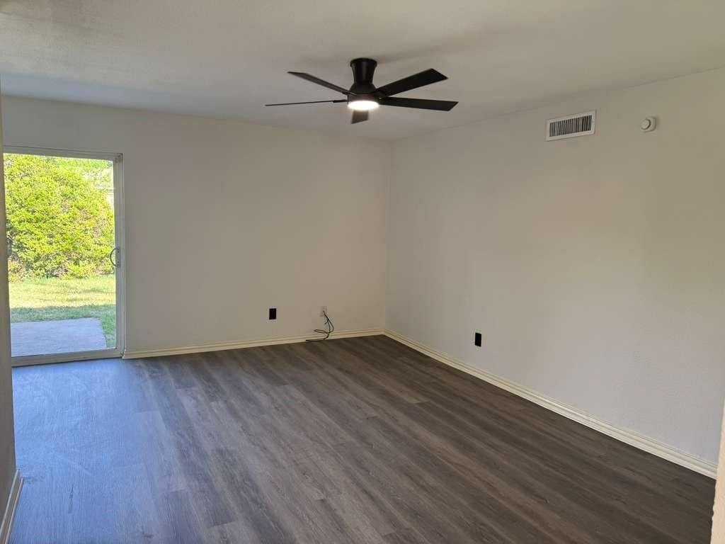 302 Independence Dr - Photo 3 of 17