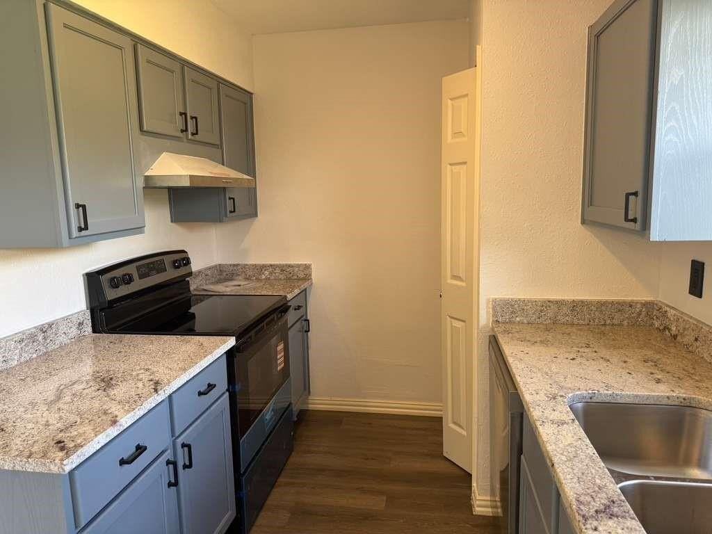 302 Independence Dr - Photo 5 of 17