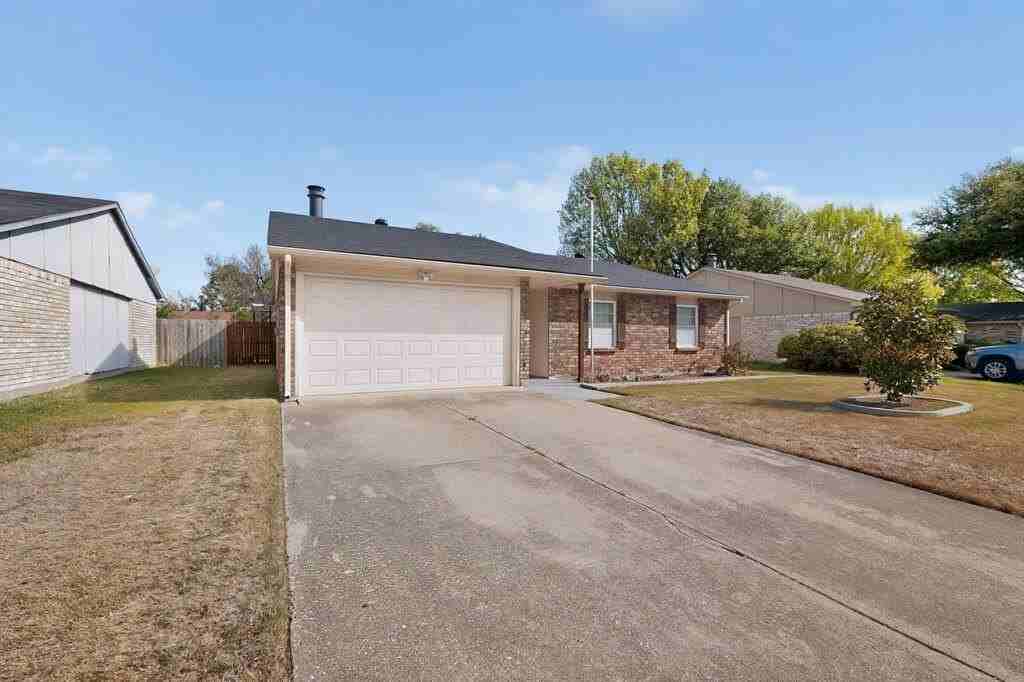 1010 California Trl - Photo 3 of 37