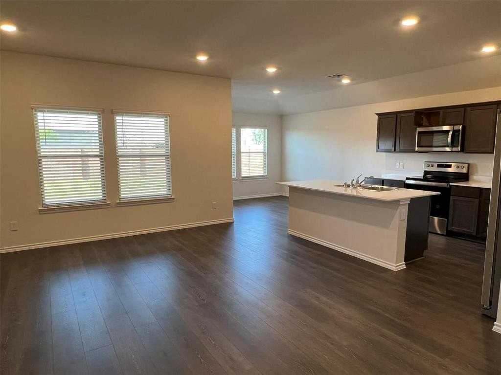 2117 Berrywood Dr - Photo 2 of 29