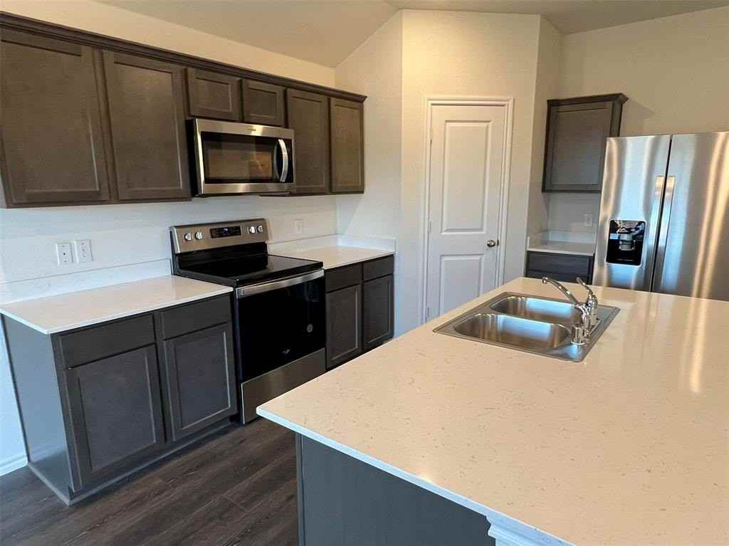 2117 Berrywood Dr - Photo 3 of 29