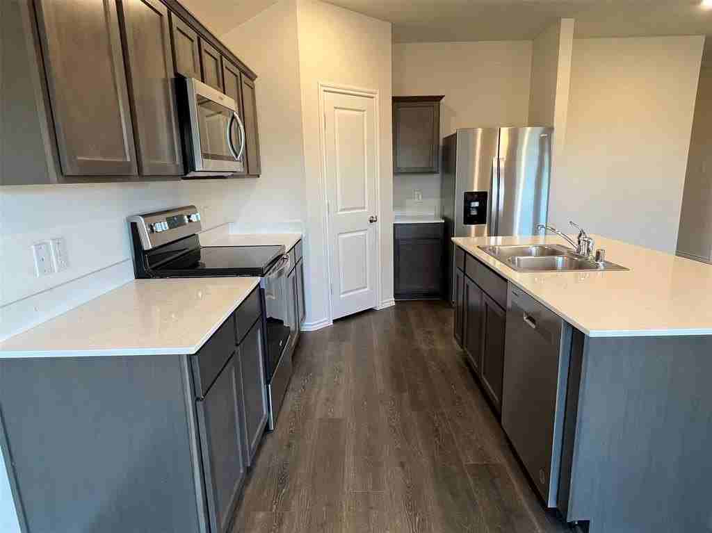 2117 Berrywood Dr - Photo 4 of 29