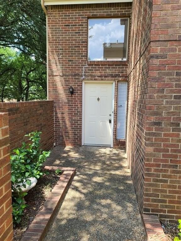 1914 Shorewood Dr - Photo 3 of 36