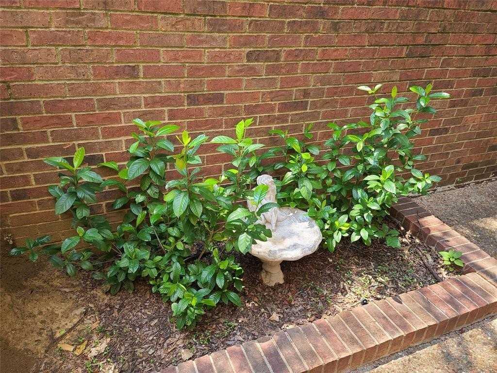 1914 Shorewood Dr - Photo 4 of 36