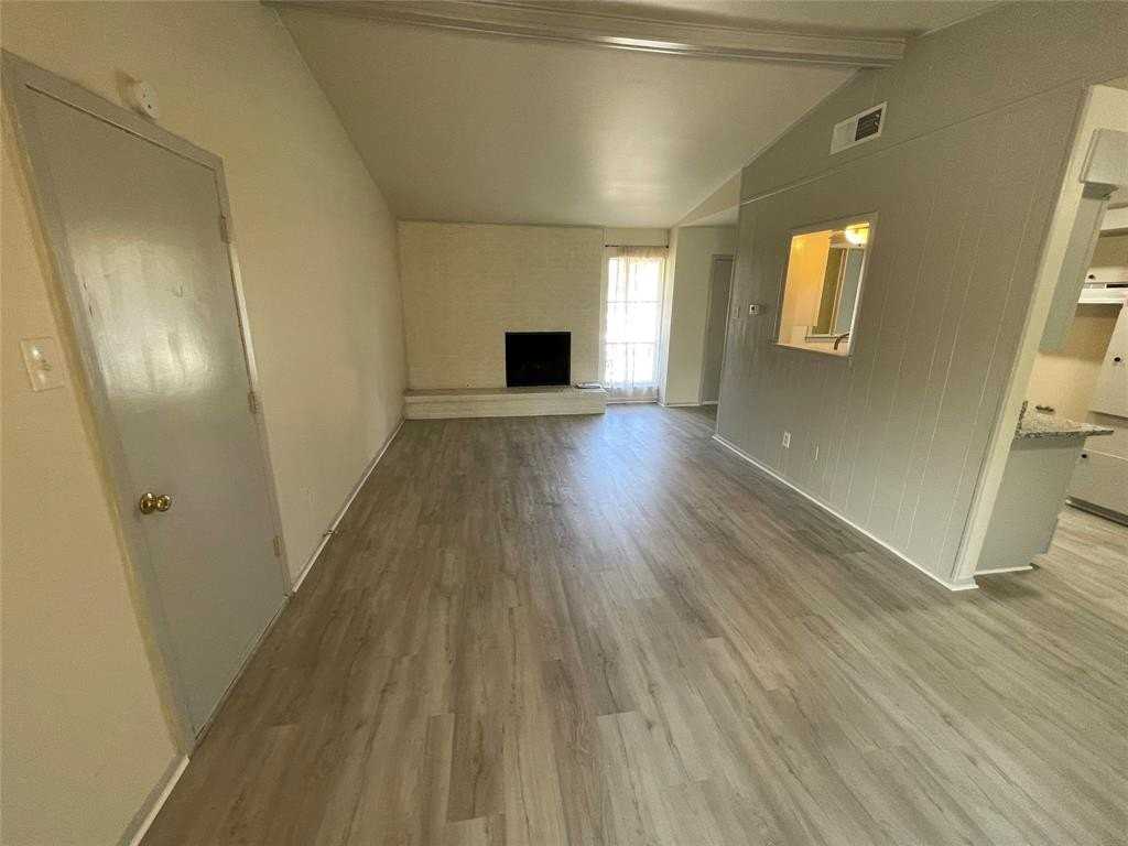 14046 Rolling Hills Ln - Photo 3 of 16