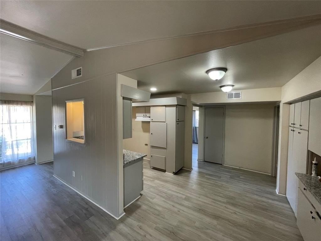 14046 Rolling Hills Ln - Photo 4 of 16