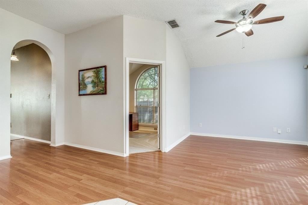 3821 Staghorn Cir N - Photo 4 of 24