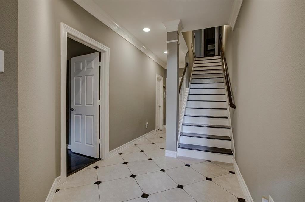 3435 Howell St - Photo 5 of 39