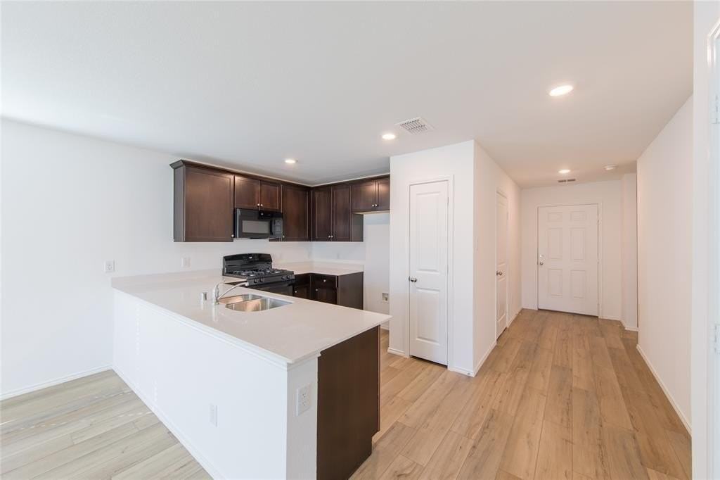 5902 Nyquist Way - Photo 4 of 25