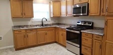 205 Farley St - Photo 5 of 15