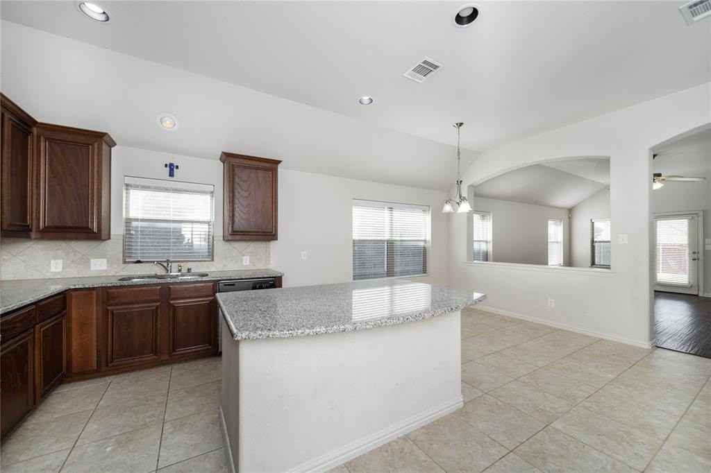 5609 Centeridge Ln - Photo 7 of 36