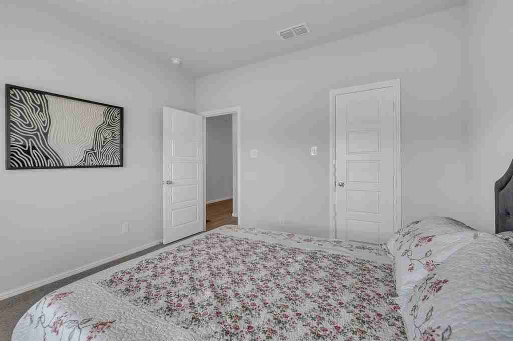 1209 Putnam St - Photo 7 of 36