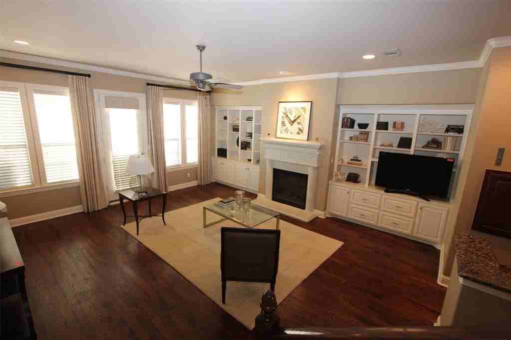 4043 Throckmorton St - Photo 4 of 25