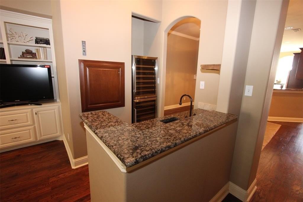 4043 Throckmorton St - Photo 6 of 25