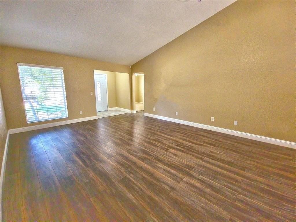 1524 High Pointe Ln - Photo 3 of 33