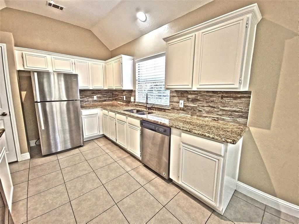 1524 High Pointe Ln - Photo 4 of 33