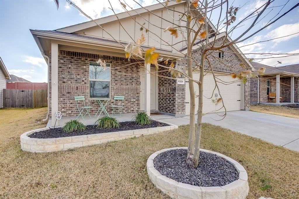 6329 Becker Ave - Photo 6 of 40