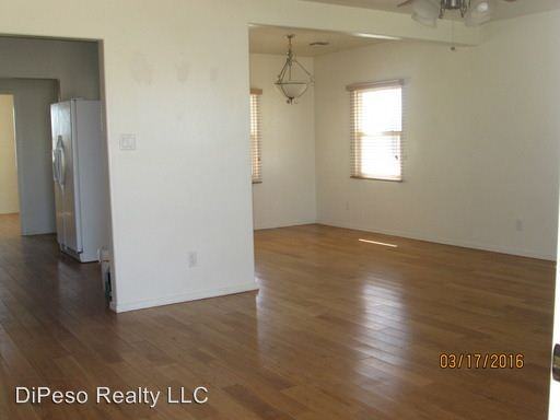 205 S Bowie Ave - Photo 2 of 9