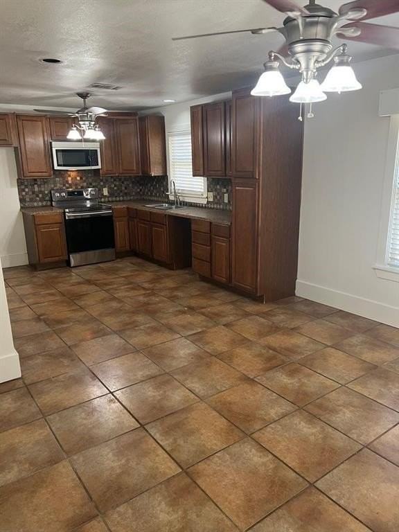 1209 Bawcom St - Photo 4 of 10