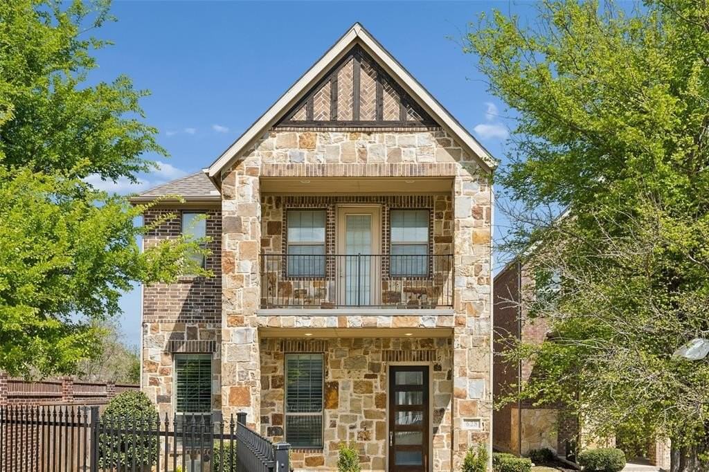 628 Club Dr - Photo 2 of 37