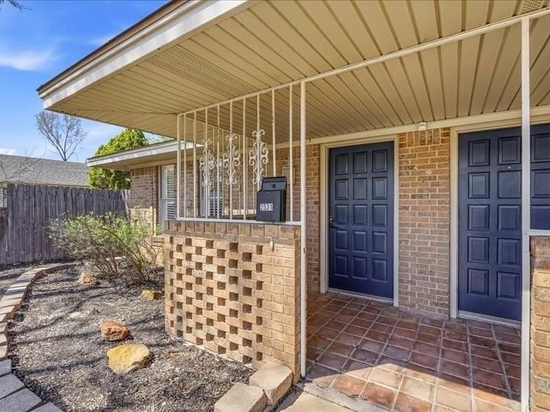 2531 W 12th St - Photo 2 of 19