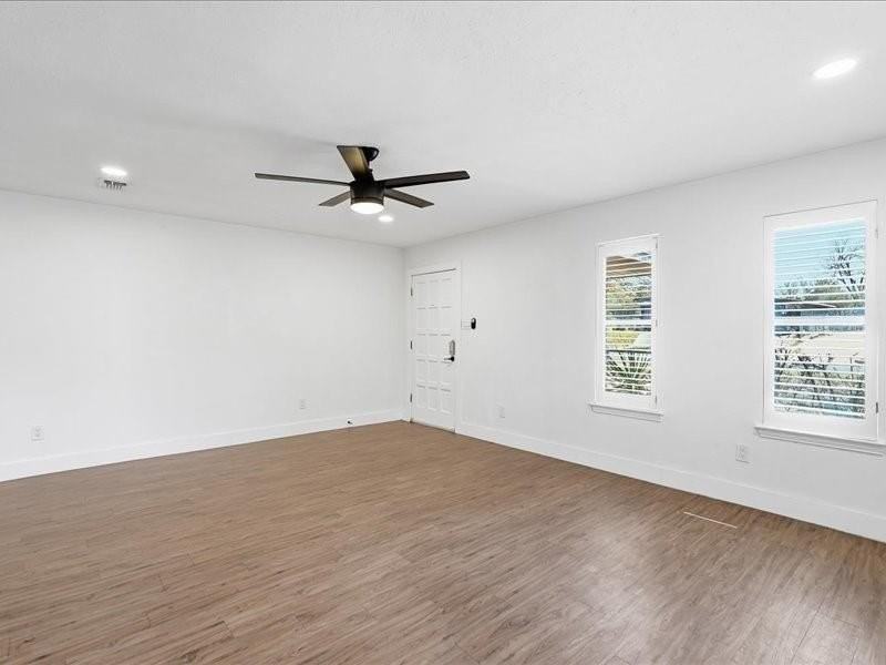 2531 W 12th St - Photo 3 of 19