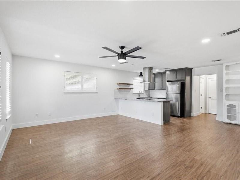 2531 W 12th St - Photo 4 of 19