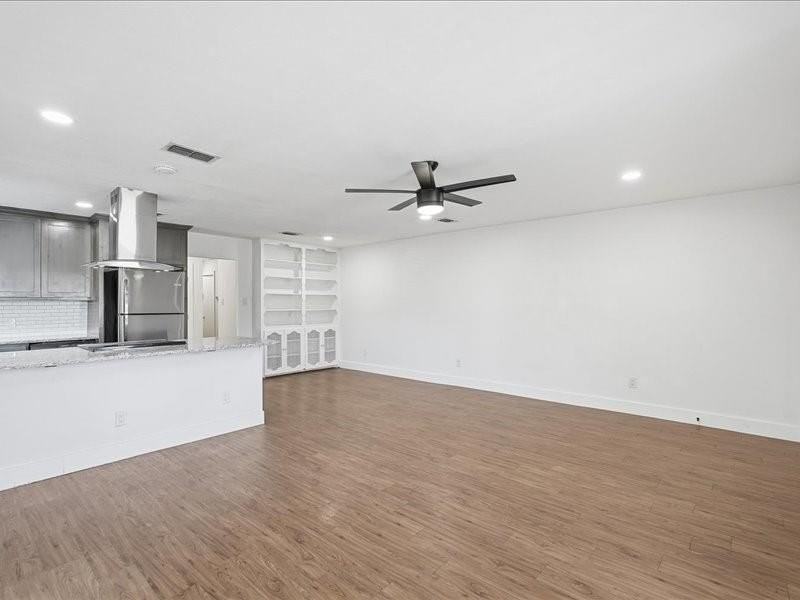 2531 W 12th St - Photo 5 of 19