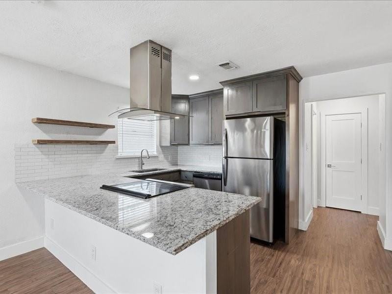 2531 W 12th St - Photo 7 of 19