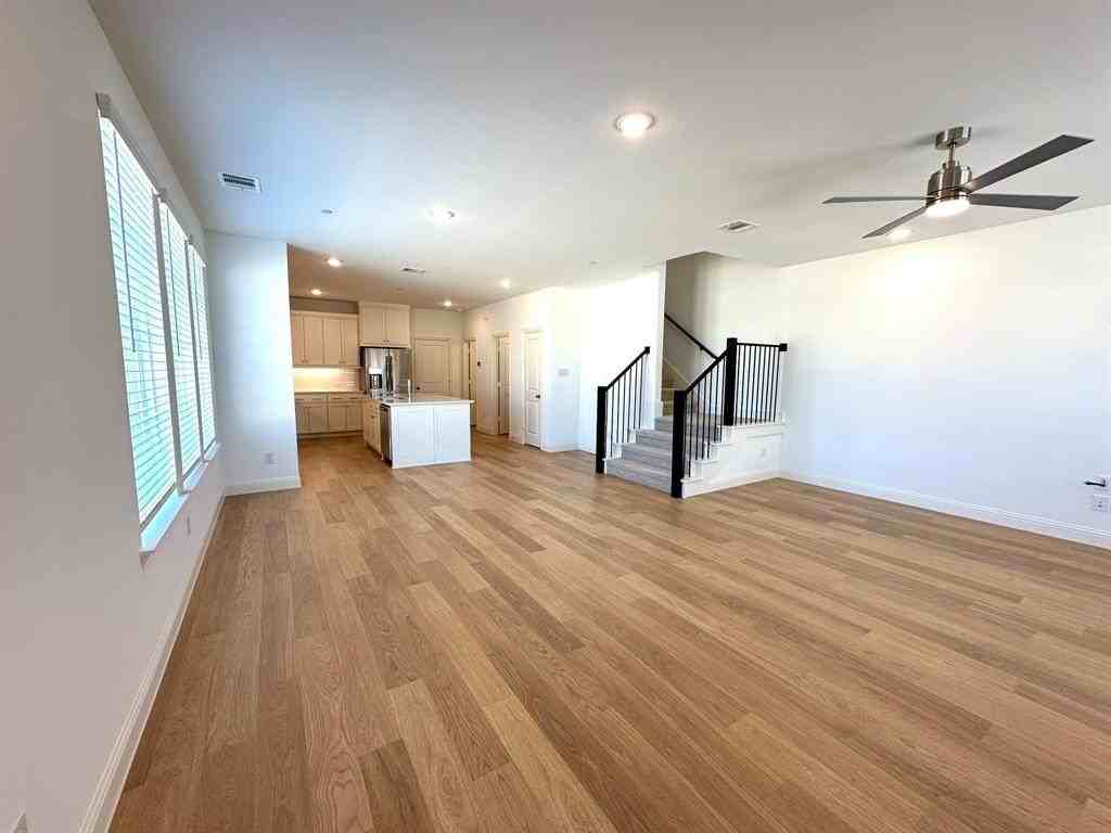 1021 Stockton Dr - Photo 2 of 22