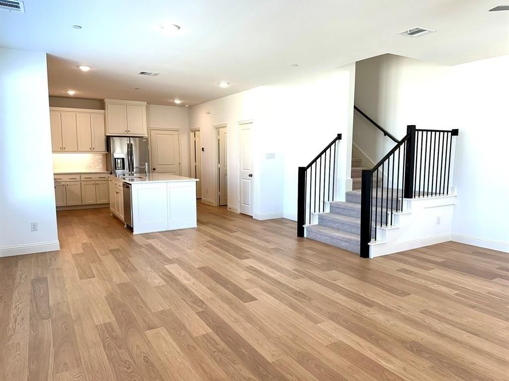 1021 Stockton Dr - Photo 4 of 22