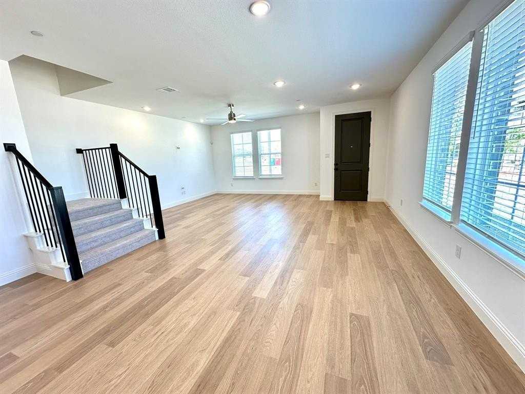 1021 Stockton Dr - Photo 5 of 22