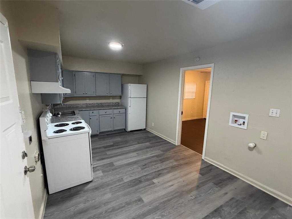 726 Jadewood Dr - Photo 5 of 16