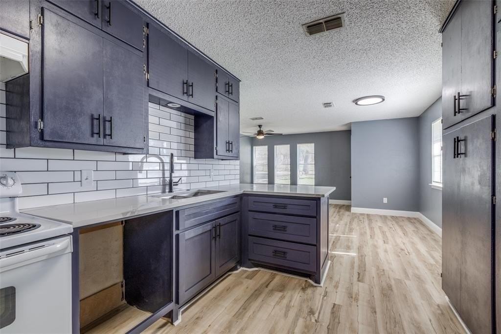 453 Wilshire Ave - Photo 2 of 11