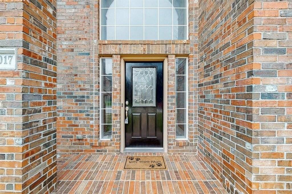 4017 Carmichael Dr - Photo 2 of 32